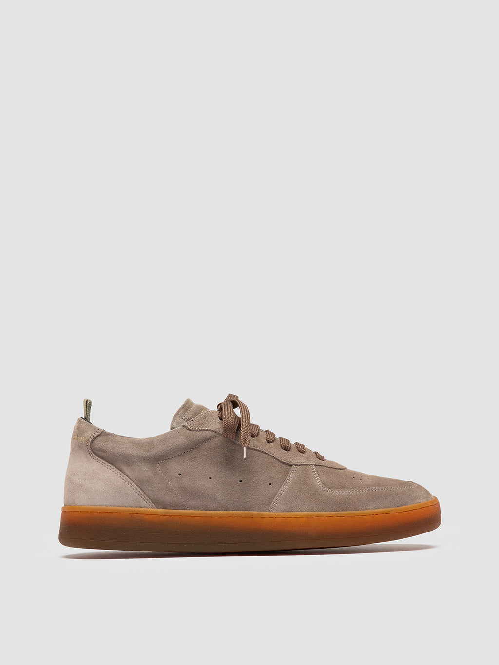 ASSET 001 - Taupefarbene Low-Top-Sneakers aus Wildleder - image 1,side view