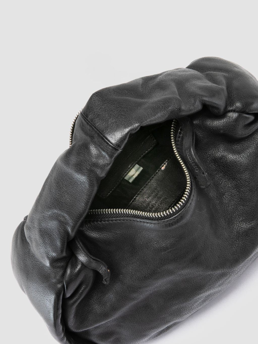 BOLINA 044 - Schwarze Umhängetasche aus Leder - image 6,side view