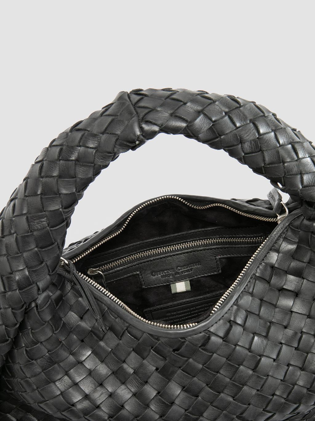 BOLINA 148 - schwarze Umhängetasche aus Leder - image 6,side view