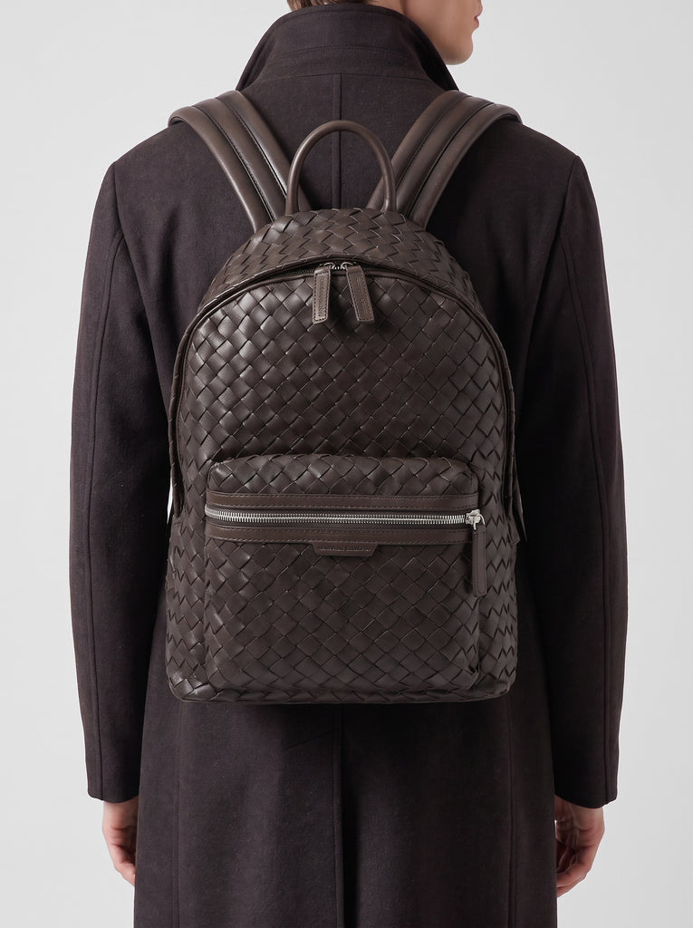 ARMOR 04 - brauner Rucksack aus gewebtem Leder-hover