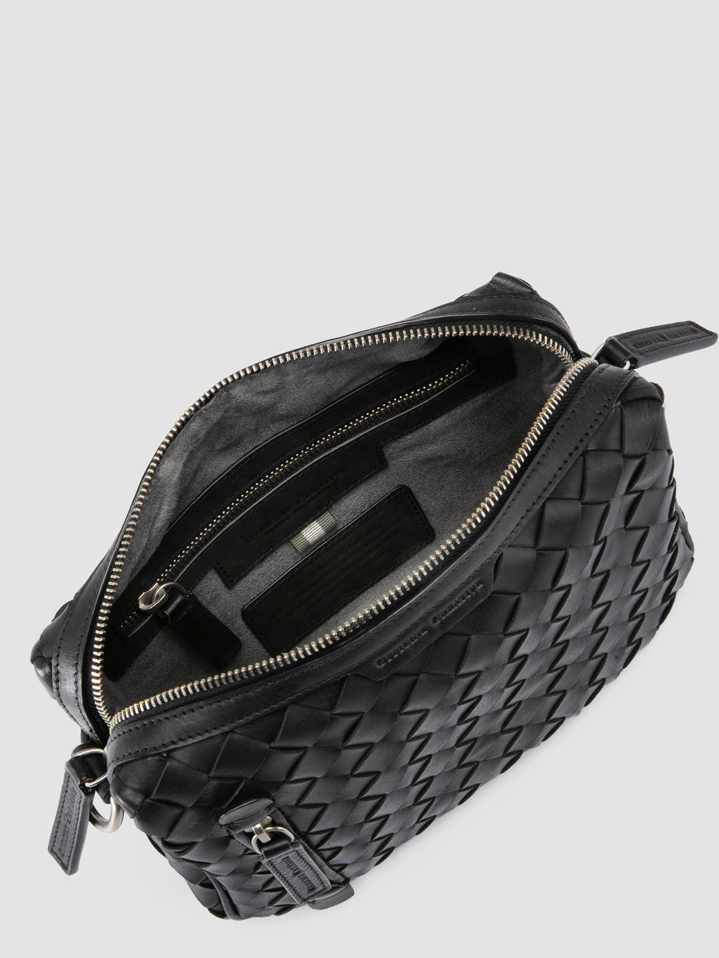ARMOR 023 - Schwarze Pouch-Tasche aus Leder - image 6,side view