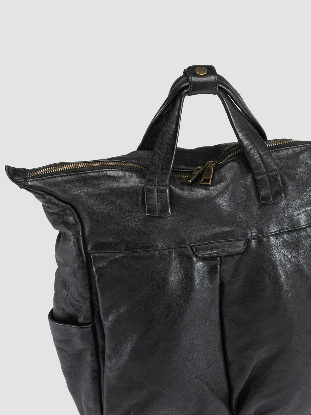HELMET 055 - Schwarzer Lederrucksack - image 2,side view