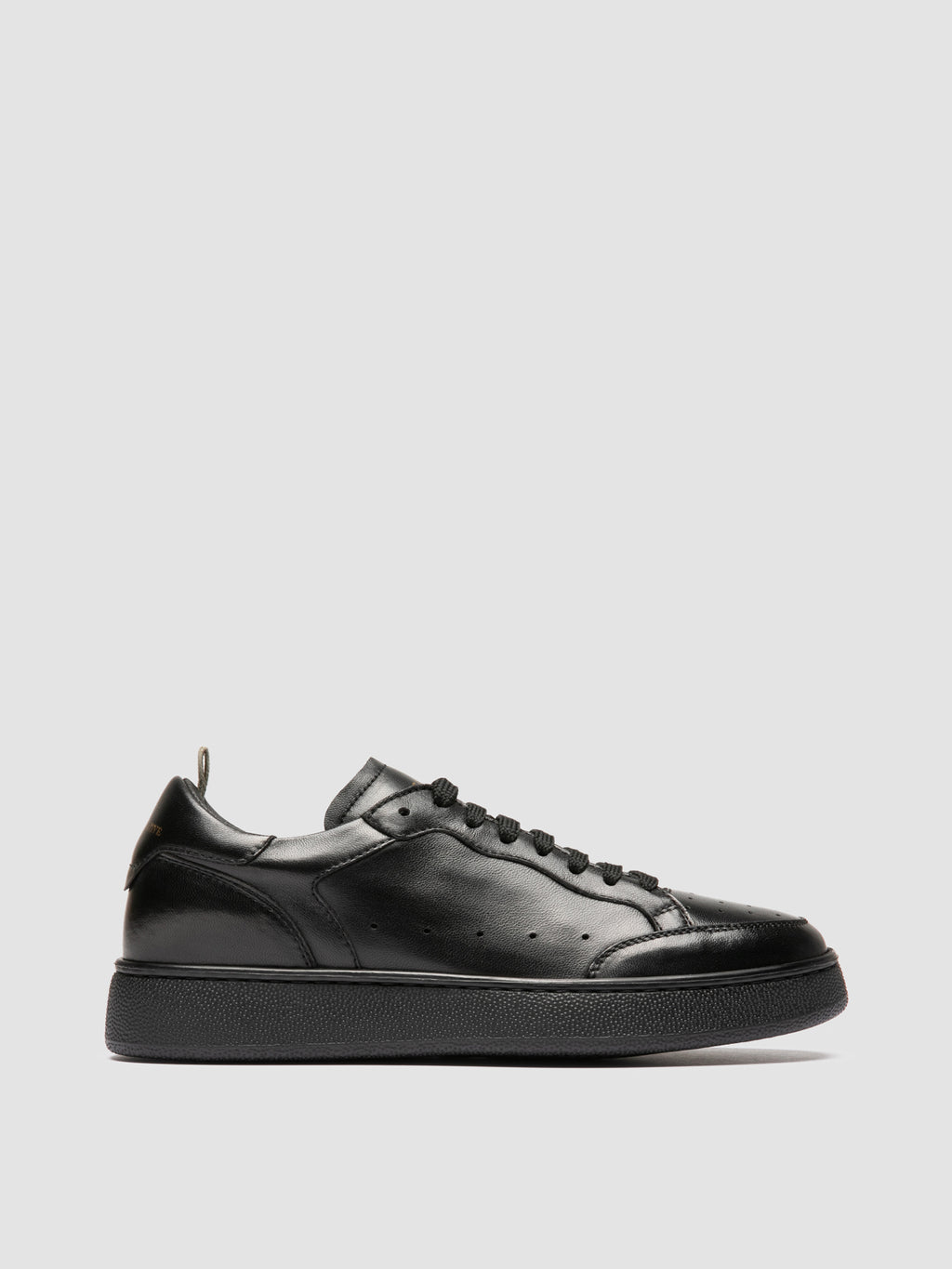 THE ANSWER 101 - Schwarze Low-Top-Sneaker aus Leder - image 1,side view