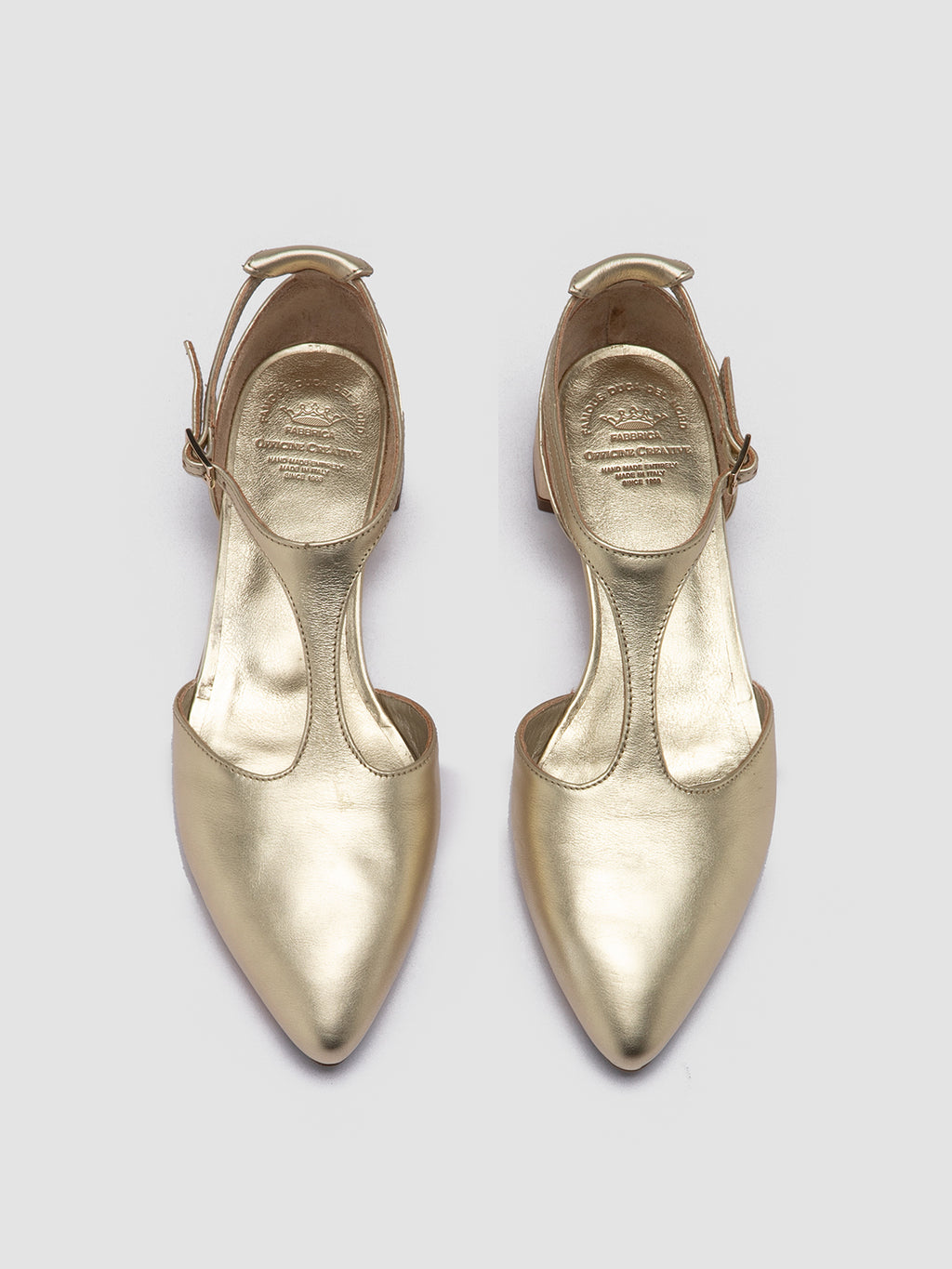 SAGE 103 - Goldfarbene Schuhe aus Leder mit T-Steg - image 2,side view