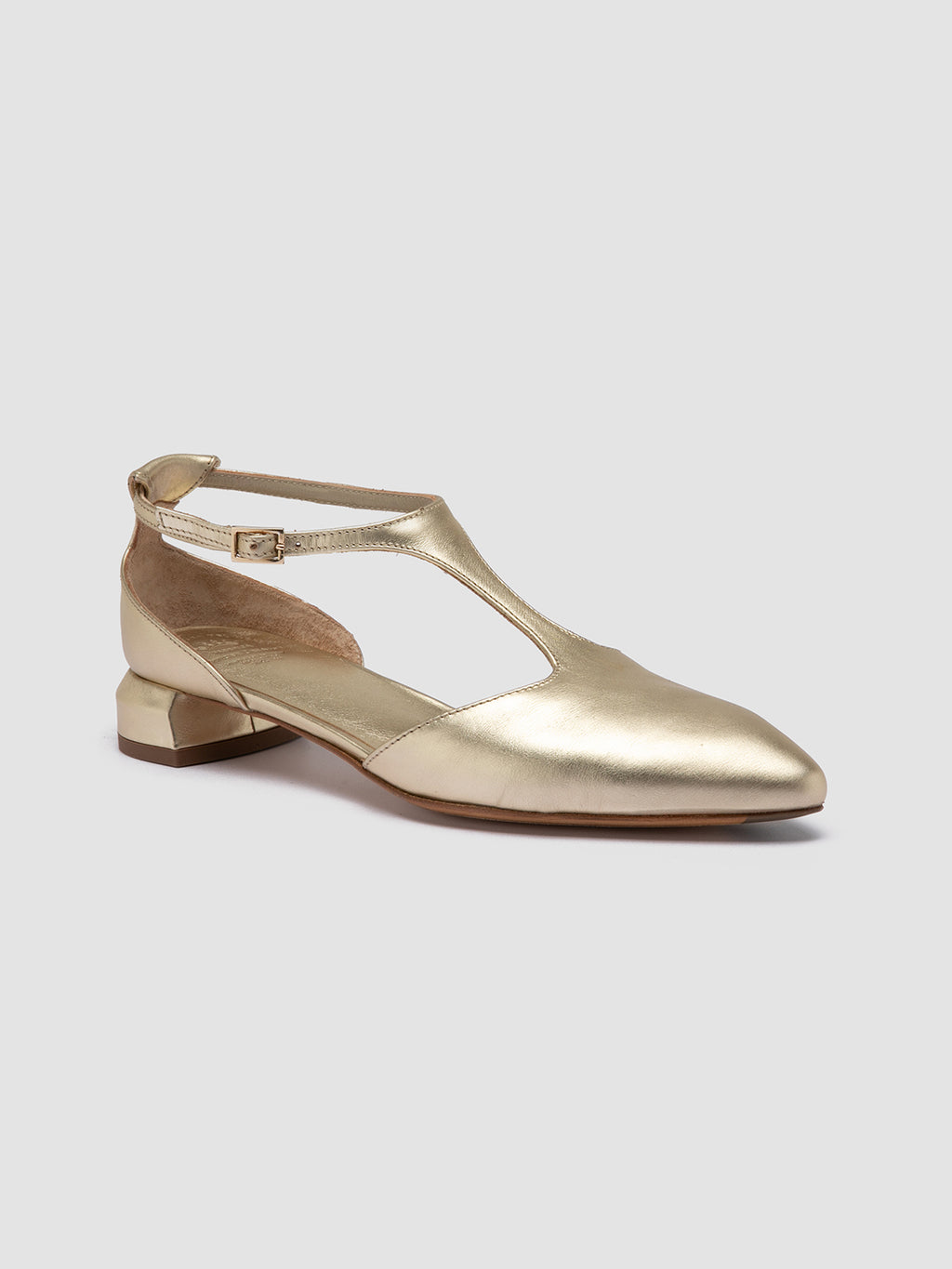 SAGE 103 - Goldfarbene Schuhe aus Leder mit T-Steg - image 3,side view