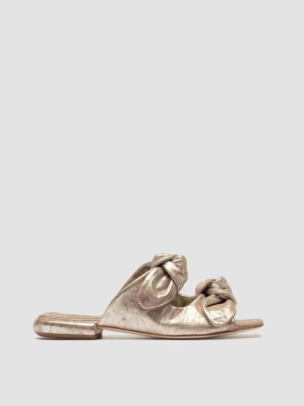 SUKI 006 - Goldfarbene Sandalen aus Leder - image 1,side view