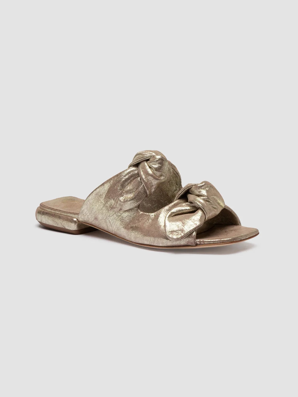 SUKI 006 - Goldfarbene Sandalen aus Leder - image 3,side view