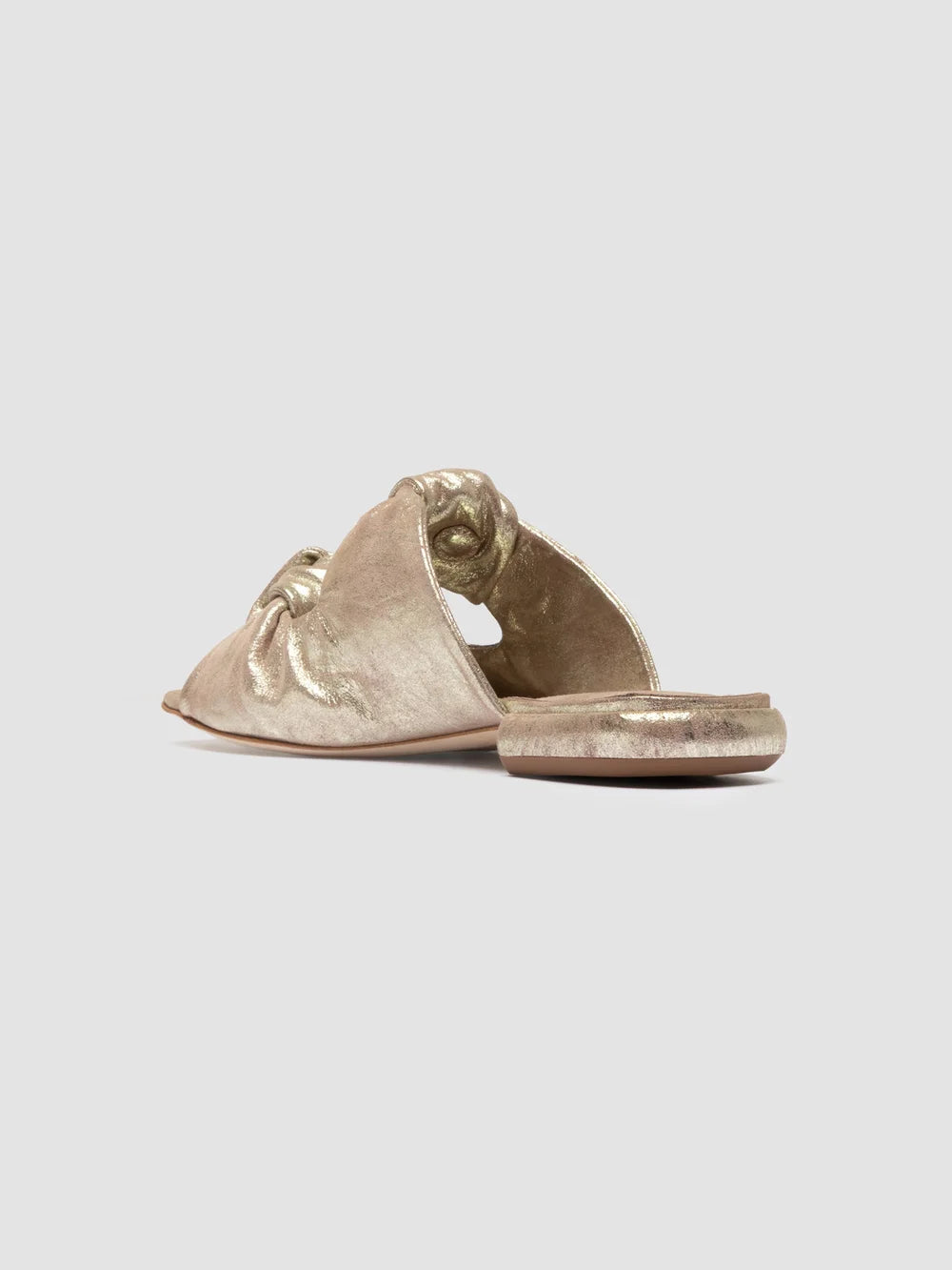 SUKI 006 - Goldfarbene Sandalen aus Leder - image 4,side view