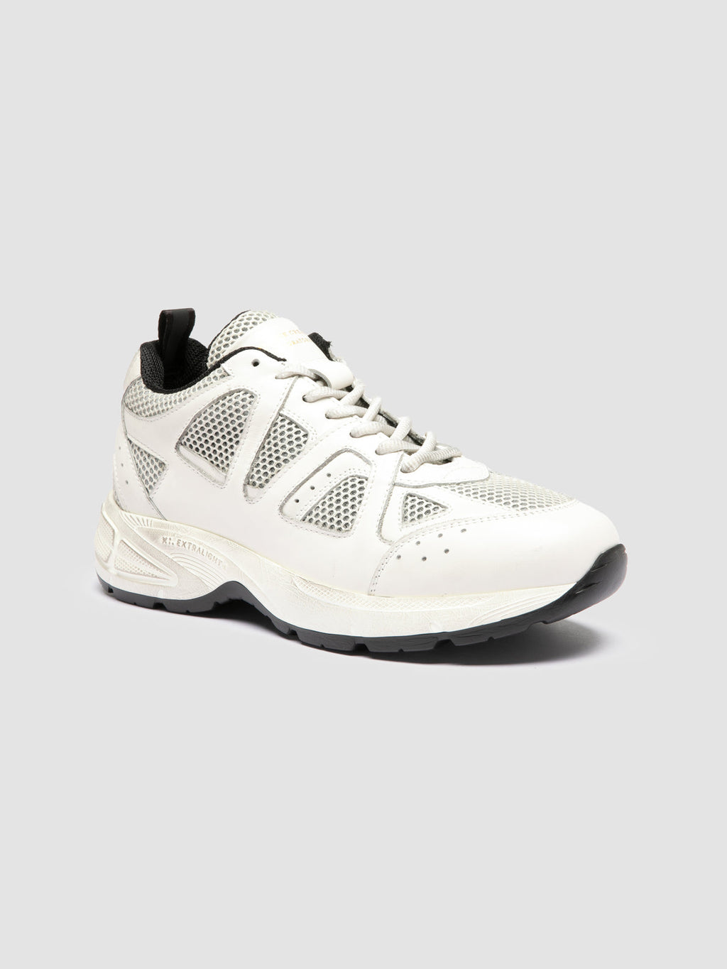 SUPURBIA 101 - Weiße Low-Top-Sneaker aus Leder und Mesh - image 3,side view