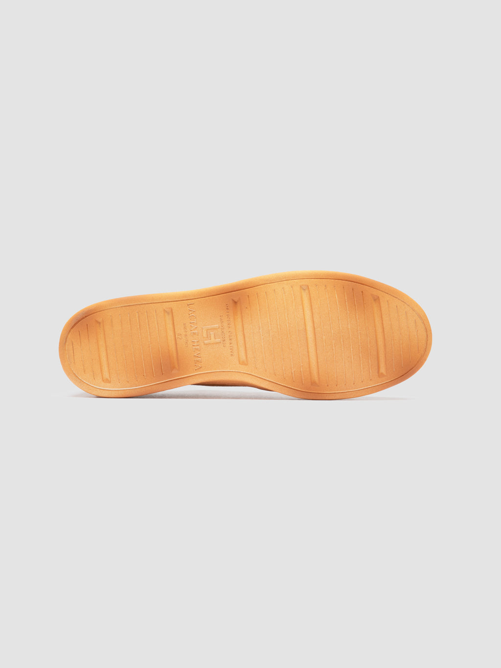 KADETT 001 - Orangefarbene Low-Top-Sneaker aus Wildleder - image 5,side view