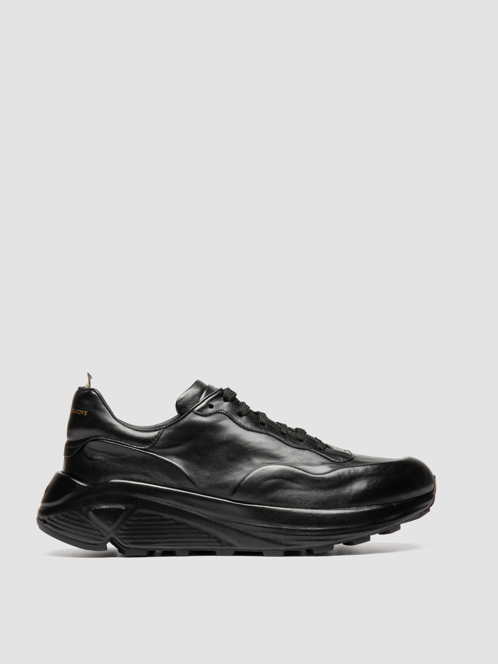 SPHYKE 001 - Schwarze Low-Top-Sneaker aus Leder - image 1,side view