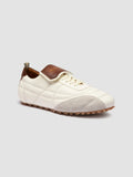 STRIKER 001 - Low-Top-Sneaker aus weißem Leder und Wildleder - thumb image 3,side view