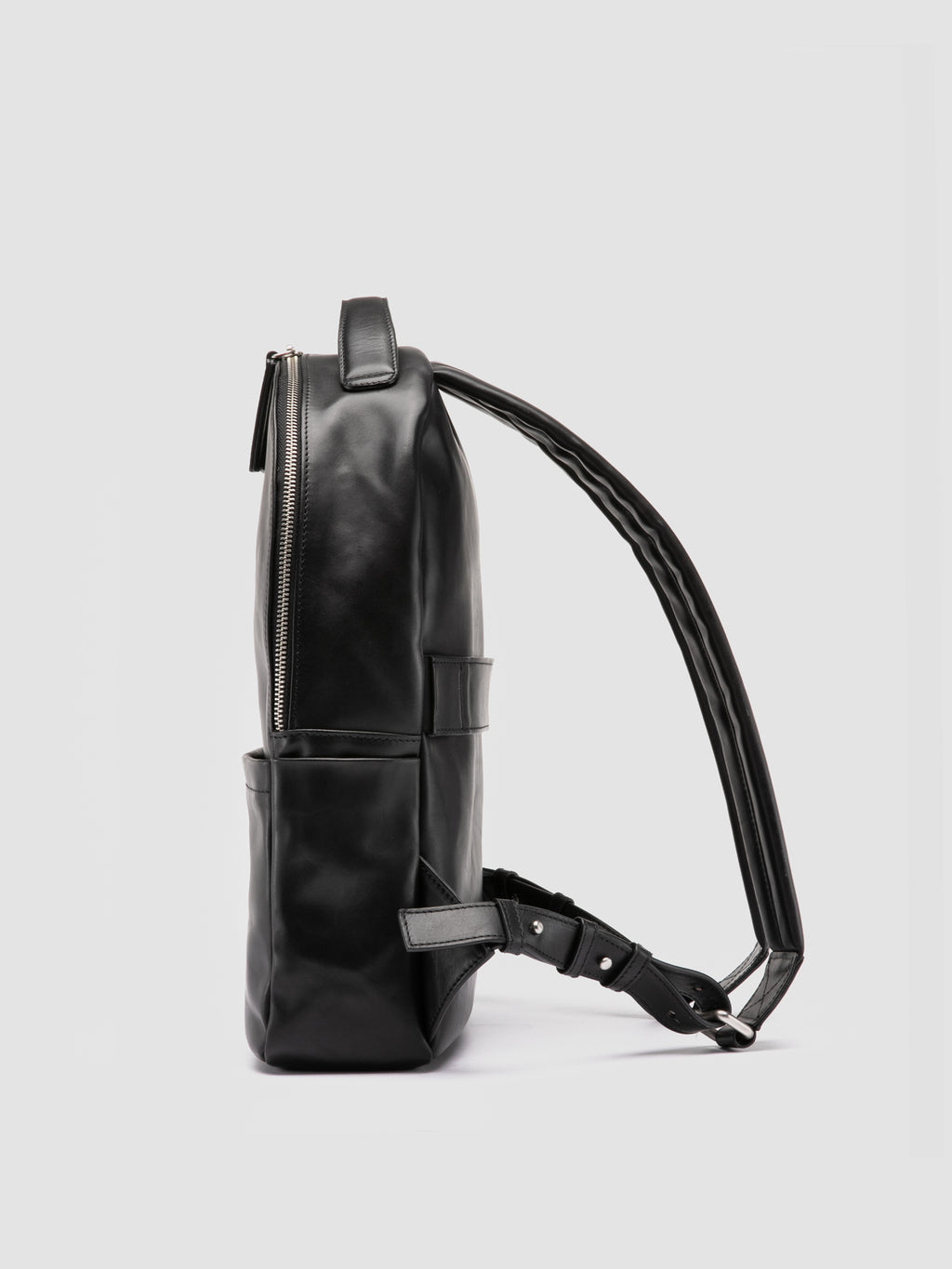 QUENTIN 020 - schwarzer Lederrucksack - image 5,side view