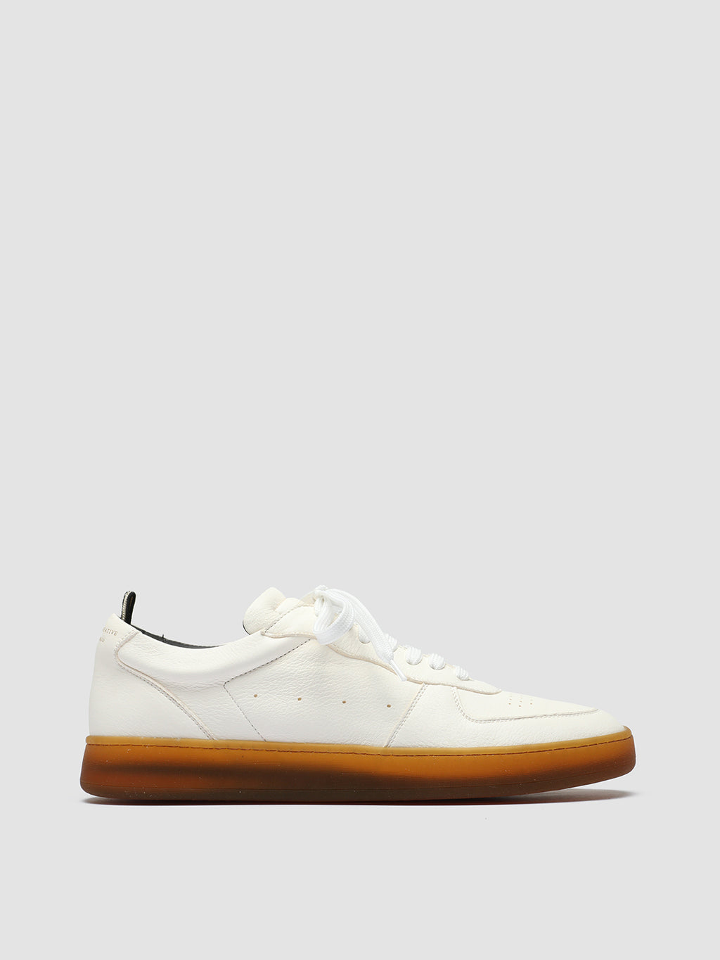 ASSET 001 - weiße Low-Top-Ledersneaker - image 1,side view