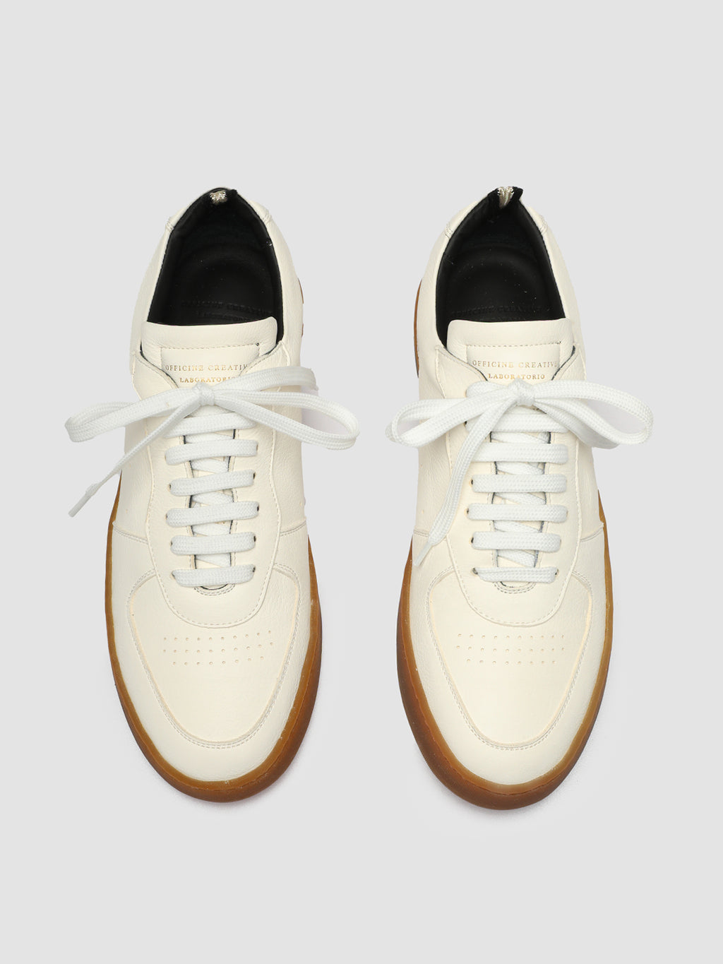 ASSET 001 - weiße Low-Top-Ledersneaker - image 2,side view
